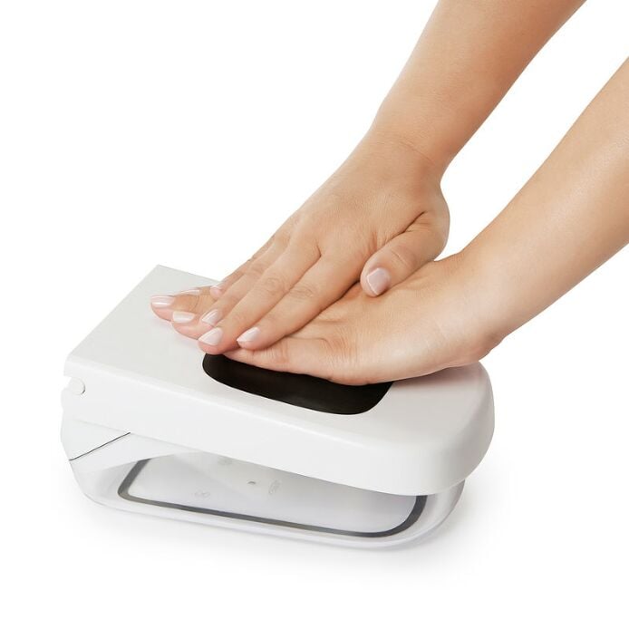 Vegetable Chopper with Easy-Pour Opening - US 4239
