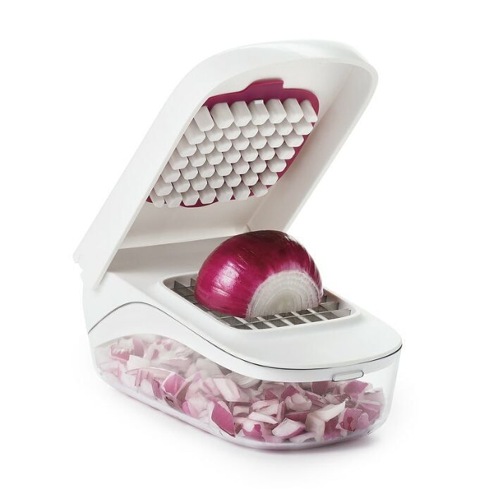 Vegetable Chopper with Easy-Pour Opening - US 4239