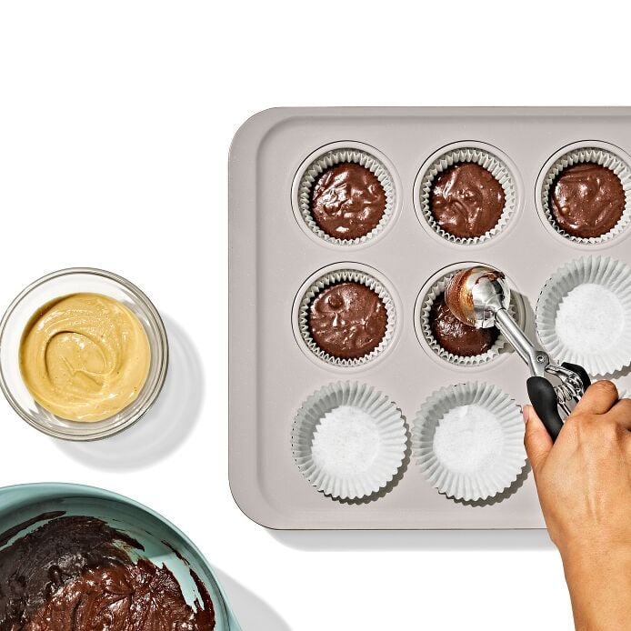 Non-Stick Pro Ceramic Coated Metal Bakeware 12-Cup Muffin Pan - Biscuit - US 0922